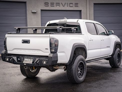 Used 2020 Toyota Tacoma TRD Off-Road image 8