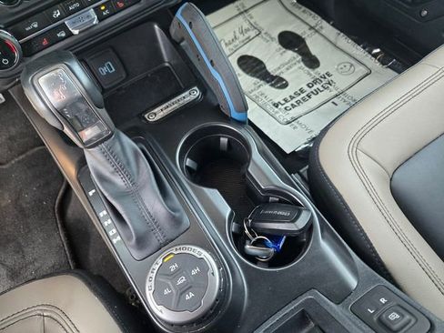 Used 2023 Ford Bronco Wildtrak image 14