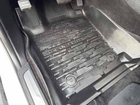 Used 2018 Jeep Grand Cherokee Trailhawk image 39