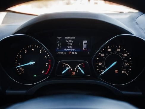 Used 2017 Ford Escape Titanium image 19