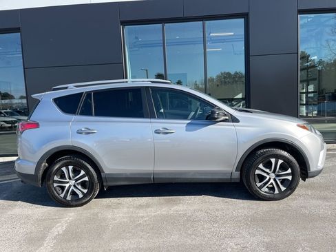 Used 2016 Toyota RAV4 LE image 4