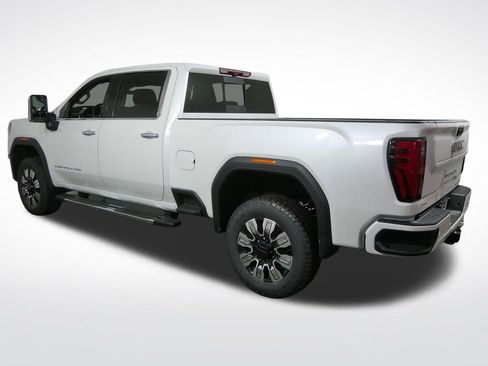 Used 2024 GMC Sierra 3500 Denali w/ Denali Reserve Package AWD/4WD image 7