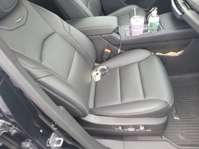 Used 2024 Cadillac XT4 Premium Luxury FWD image 8