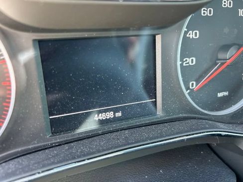 Used 2019 Chevrolet Cruze Premier w/ Sun And Sound Package FWD image 9