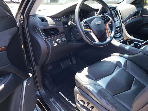 Used 2016 Cadillac Escalade Luxury AWD/4WD image 10