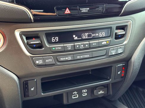 Used 2025 Honda Passport TrailSport image 31