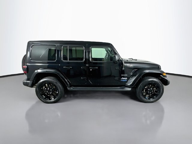 Used 2022 Jeep Wrangler Unlimited Sahara w/ Cold Weather Group AWD/4WD image 5