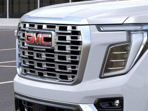 Used 2026 GMC Yukon Denali w/ Denali Reserve Package AWD/4WD image 13