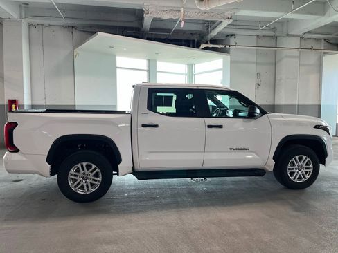 Used 2025 Toyota Tundra SR5 AWD/4WD image 12