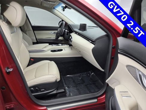 Used 2023 Genesis GV70 2.5T w/ Advanced Package image 18
