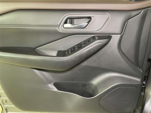 Used 2021 Nissan Rogue SV w/ Premium Package image 35