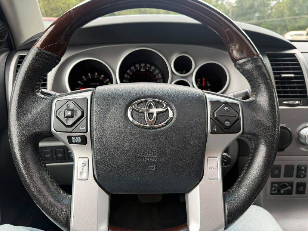 Used 2014 Toyota Sequoia Platinum RWD image 32
