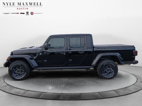Used 2023 Jeep Gladiator Overland AWD/4WD image 13