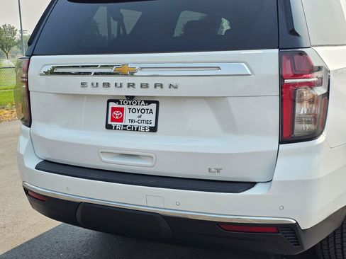 Used 2021 Chevrolet Suburban LT AWD/4WD image 13