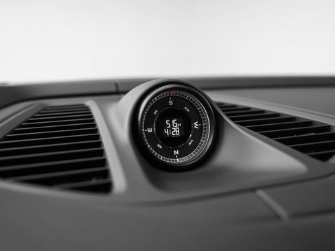 Certified 2025 Porsche Macan 4 Electric image 38