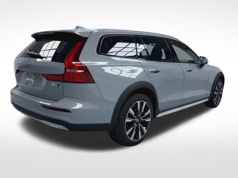 New 2026 Volvo V60 B5 Cross Country Ultra w/ Climate Package AWD/4WD image 23