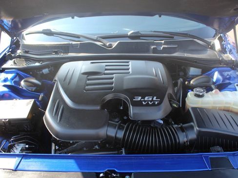 Used 2022 Dodge Challenger SXT w/ Plus Package RWD image 7