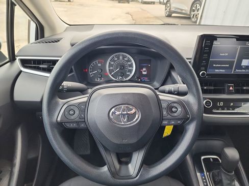 Used 2022 Toyota Corolla LE image 18