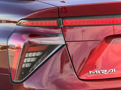 Used 2018 Toyota Mirai FWD image 32