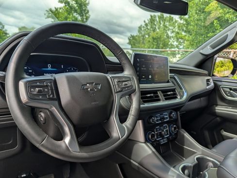 Used 2023 Chevrolet Tahoe Z71 w/ Luxury Package AWD/4WD image 28