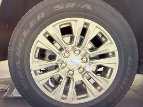 Used 2021 GMC Yukon XL Denali image 8