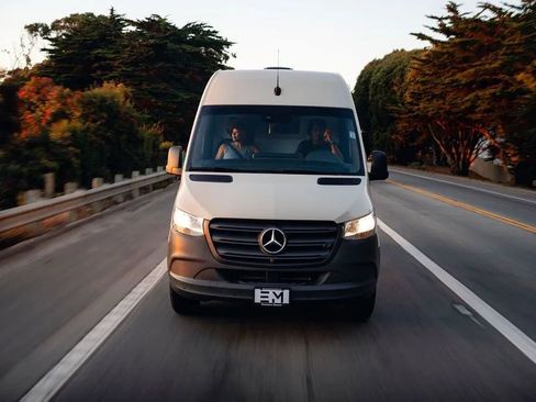 Used 2021 Mercedes-Benz Sprinter 2500 image 3