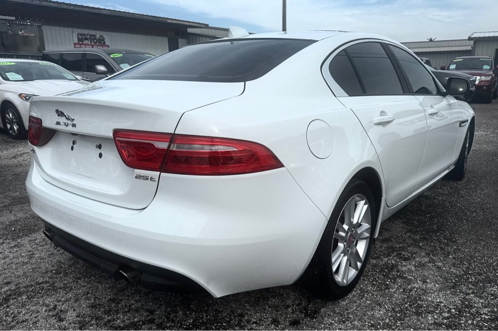 Used 2018 Jaguar XE Premium RWD image 2
