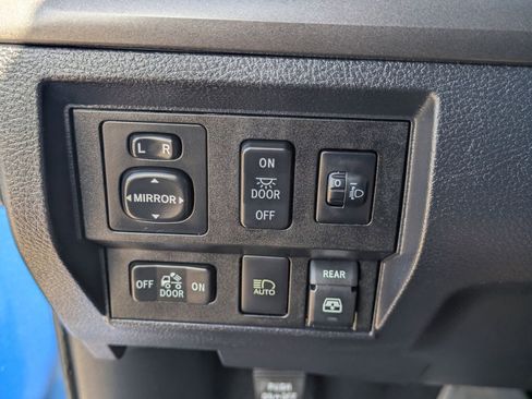 Used 2018 Toyota Tundra SR5 w/ SR5 Upgrade Package RWD image 30