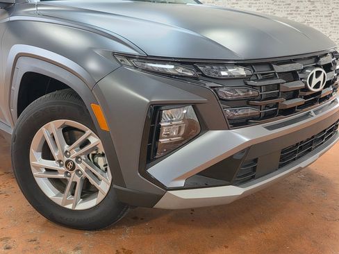 Certified 2025 Hyundai Tucson SE image 10