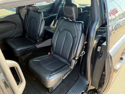 Used 2026 Chrysler Pacifica Select FWD image 26