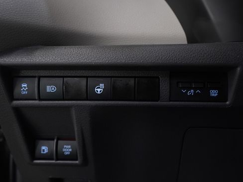 Used 2024 Toyota Sienna LE image 26