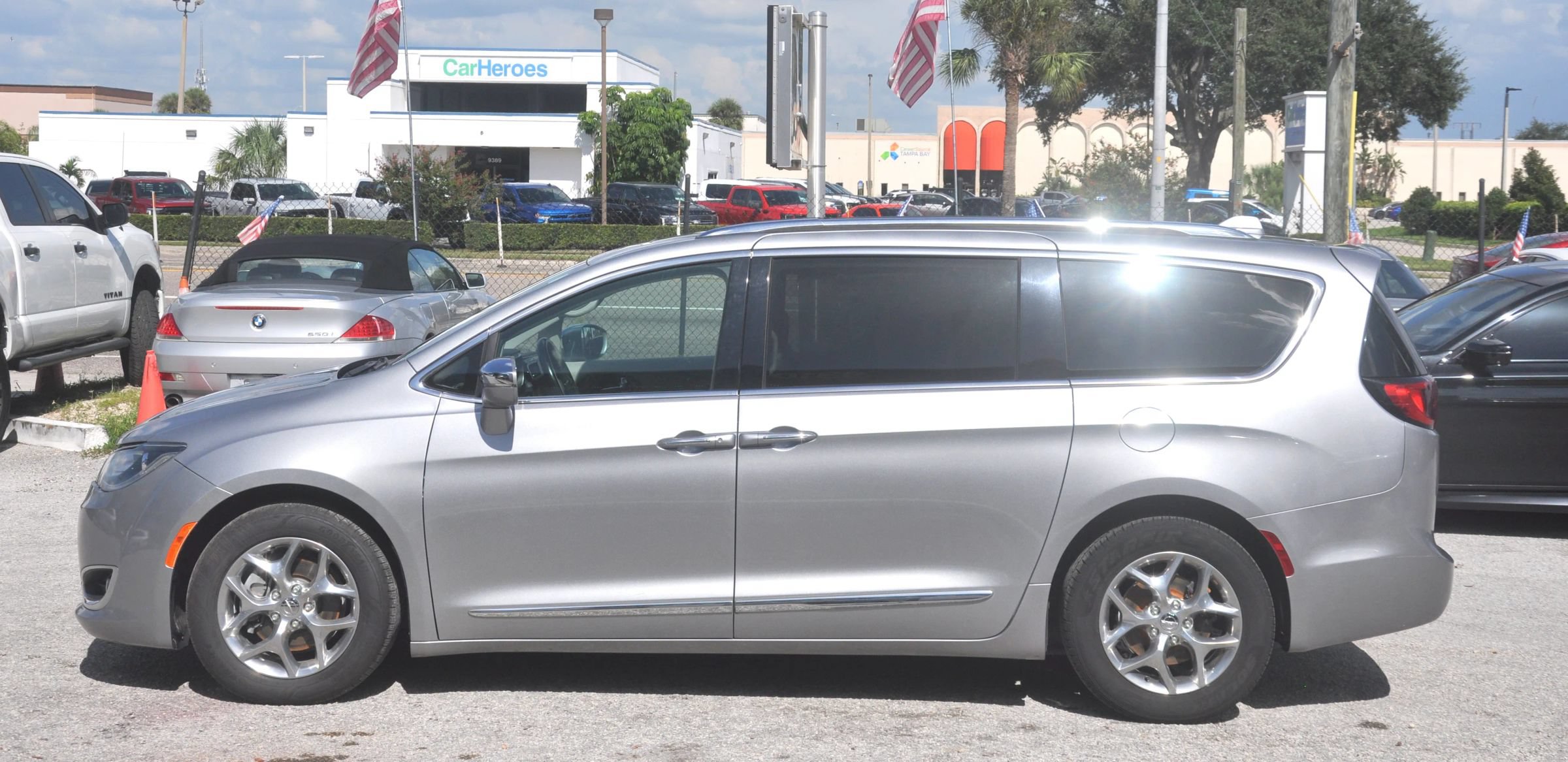 Used 2018 Chrysler Pacifica Limited FWD image 16