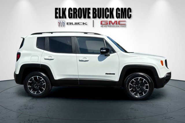 Used 2023 Jeep Renegade Latitude AWD/4WD image 3