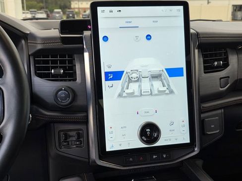 Used 2024 Ford Expedition Platinum image 10