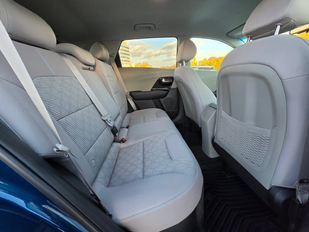 Used 2020 Kia Niro LXS FWD image 12