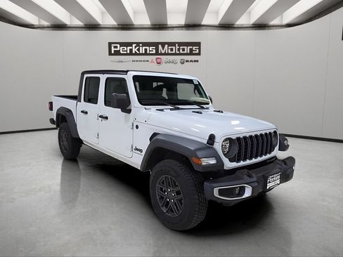 Certified 2025 Jeep Gladiator Sport AWD/4WD image 8