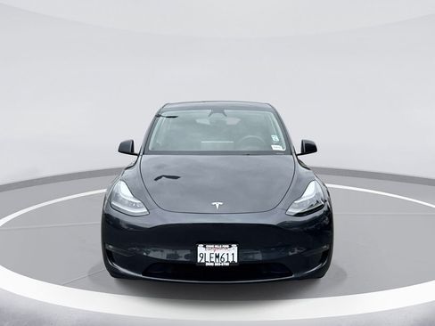 Used 2024 Tesla Model Y Long Range AWD/4WD image 2