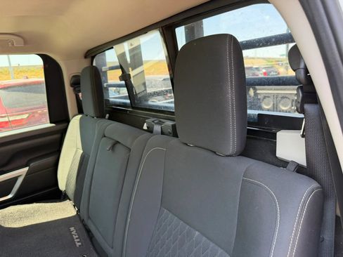 Used 2018 Nissan Titan SV AWD/4WD image 8