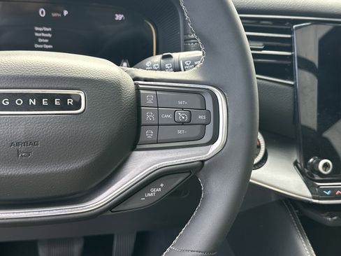 Used 2023 Jeep Wagoneer Series II image 28