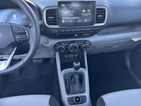 Used 2025 Hyundai Venue SEL image 27