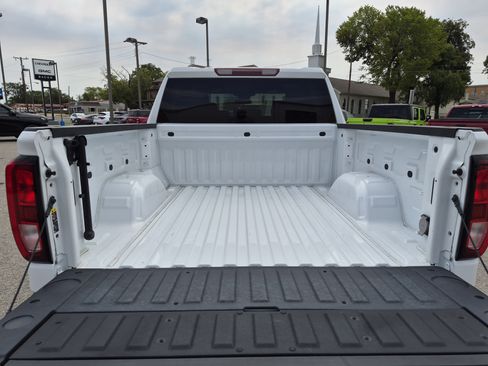Used 2024 GMC Sierra 1500 Elevation RWD image 9