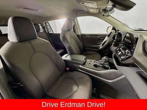 Used 2023 Toyota Highlander L FWD image 24