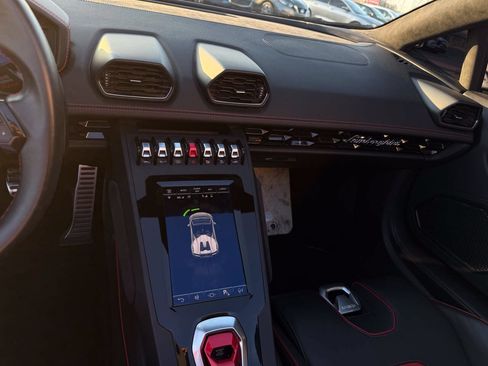 Used 2020 Lamborghini Huracan EVO RWD image 15