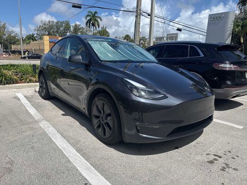 Used 2024 Tesla Model Y Long Range AWD/4WD image 1
