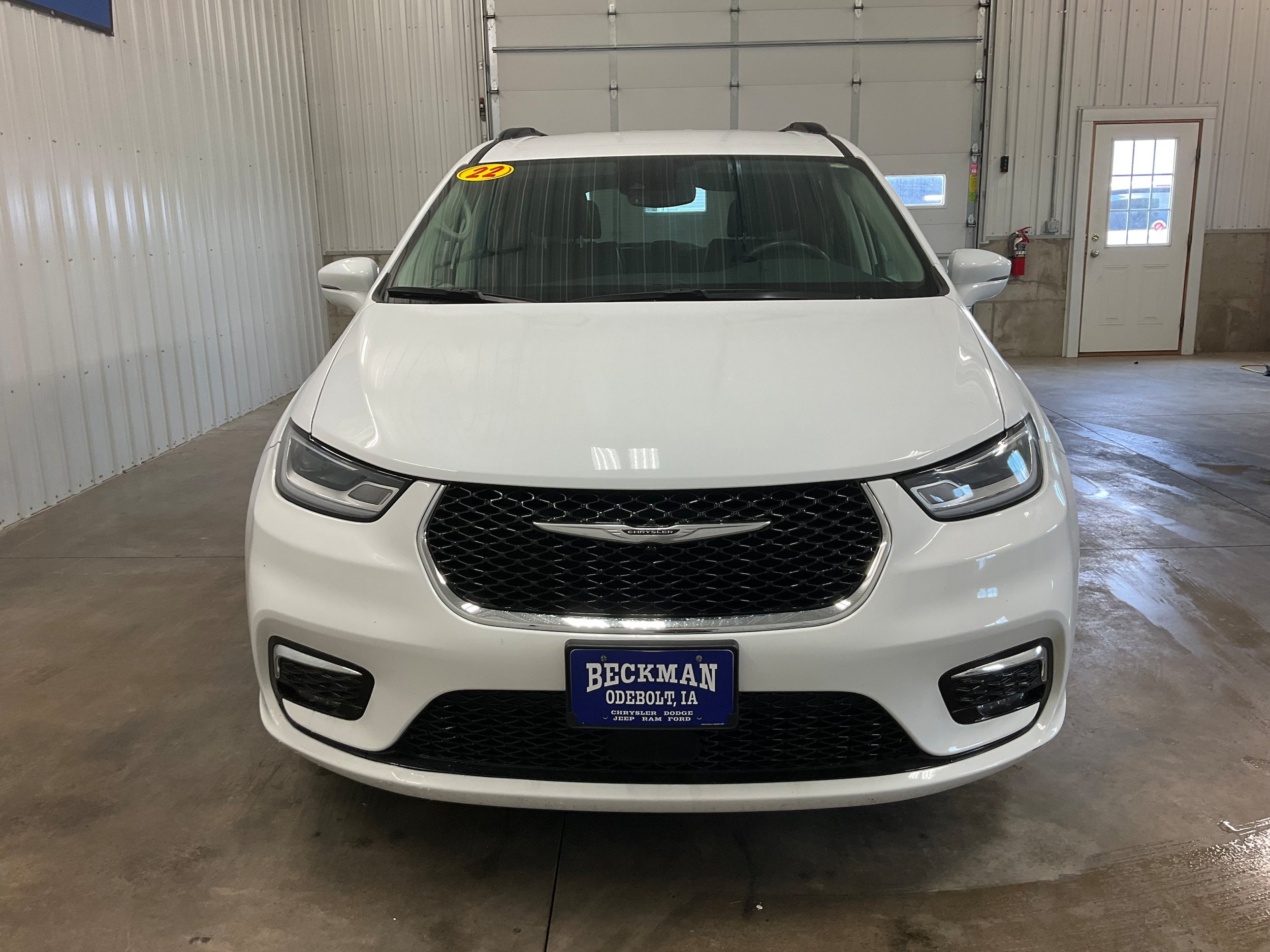 Used 2022 Chrysler Pacifica Touring-L FWD image 7