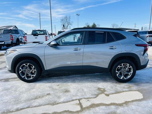 Used 2025 Chevrolet Trax LT image 31