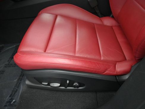 Used 2025 Porsche Macan Electric image 6