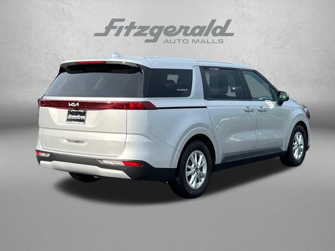 Used 2023 Kia Carnival LX FWD image 8