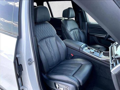 Used 2025 BMW X7 M60i w/ Executive Package image 9