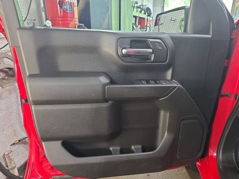 Used 2019 Chevrolet Silverado 1500 Custom w/ Custom Value Package AWD/4WD image 26